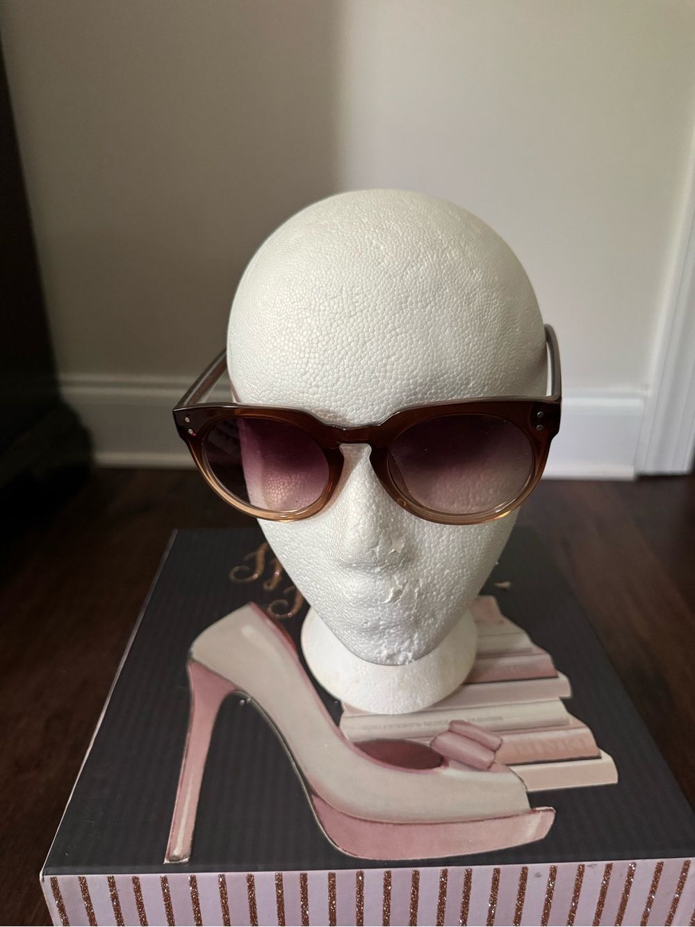 Stylish Brown Gradient Women's Sunglasses